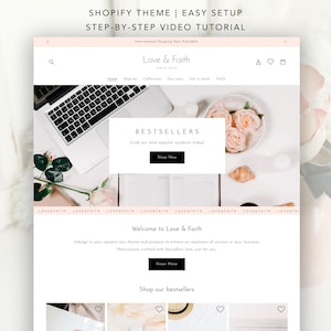 Op de afbeelding: Een website-mockup met een lichtroze en wit kleurenschema. De site bevat de tekst "Love & Faith" en "Shop Now" knoppen. Een laptop, bloemen en een croissant zijn ook zichtbaar.