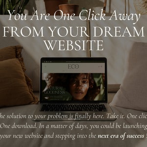 Puede incluir: Un ordenador port&aacute;til en un sof&aacute; blanco con dos almohadas. La pantalla del port&aacute;til muestra un sitio web con el texto "ECO" y "NATURAL GOODNESS". El texto en la pantalla dice "You Are One Click Away FROM YOUR DREAM WEBSITE. The solution to your problem is finally here. Take it. One click. One download. In a matter of days, you could be launching your new website and stepping into the next era of success!"