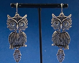 Vintage Y2K Silver Tone Owl Articulated earrings, 2.5” long