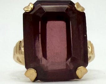 Vintage AVON Statement Ring Large Emerald Cut Deep Burgundy Red Glass Stone Gold Tone Size 8.5