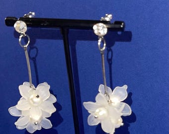 Vintage flower drop earrings, acrylic and faux pearls