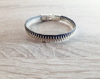 Pulsera con cremallera cosida a mano: joyería punk en blanco y negro
