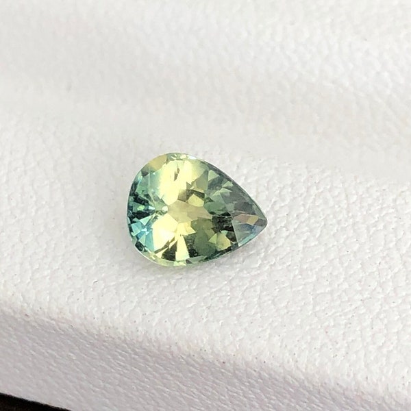 1.08cts Sapphire Bicolor Yellow-Green Clean VVS1 Pear Cut 6.9x 5.1x 3.8mm