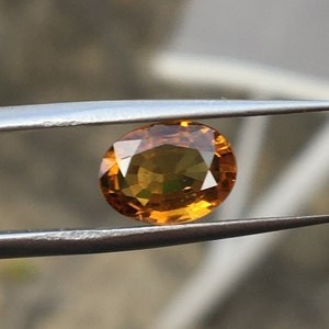 2.18cts Natural Sapphire Oval Yellow-Green VVS1