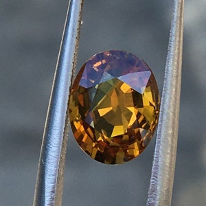 2.26cts Natural Sapphire Oval Orange-Green VVS