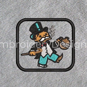 Puede incluir: Un parche bordado en blanco y negro de un personaje de Monopoly de dibujos animados que lleva un sombrero de copa y sostiene una bolsa de dinero. El personaje fuma una pipa y tiene bigote.