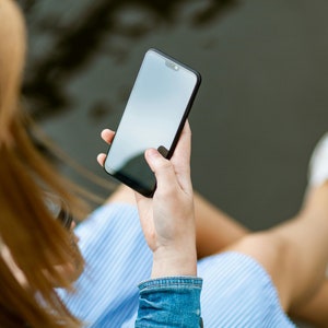 Le code QR personnalisé écrit un message texte SMS