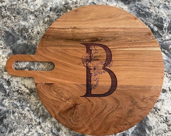 Round Initial Charcuterie Board Serving Board with Handle Personalized Cheese Board Engagement Gift House Warming Gift Bridal Shower Gift