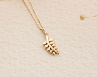 Zierliche Blatt-Halskette aus 14-karätigem Gold, von der Natur inspirierter handgefertigter Schmuck für Frauen, tropischer Blatt-Charm, minimalistische Pflanzen-Halskette