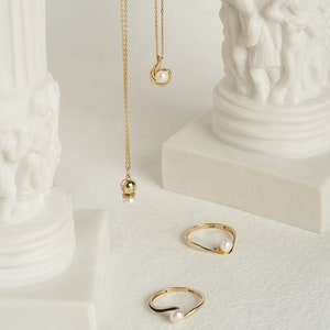 14k Massivgold Zierliche Perlenring, Art Deco & Minimalistischer Echtgold Naturperlenring, Zierlicher Solitär Statement Ring, echte Perle Geschenk Bild 3