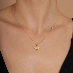 Minimale kleine 14K echte gouden bijenketting, 14K gouden bijenhanger, sierlijke dierenhanger, zomersieraden minimalistisch, cadeau voor haar afbeelding 2