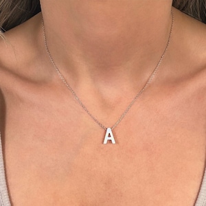 Collar con letra de ópalo, collar con inicial, collar con letra, collar con inicial de ópalo, collar con inicial de letra personalizado para mamá, día de la madre