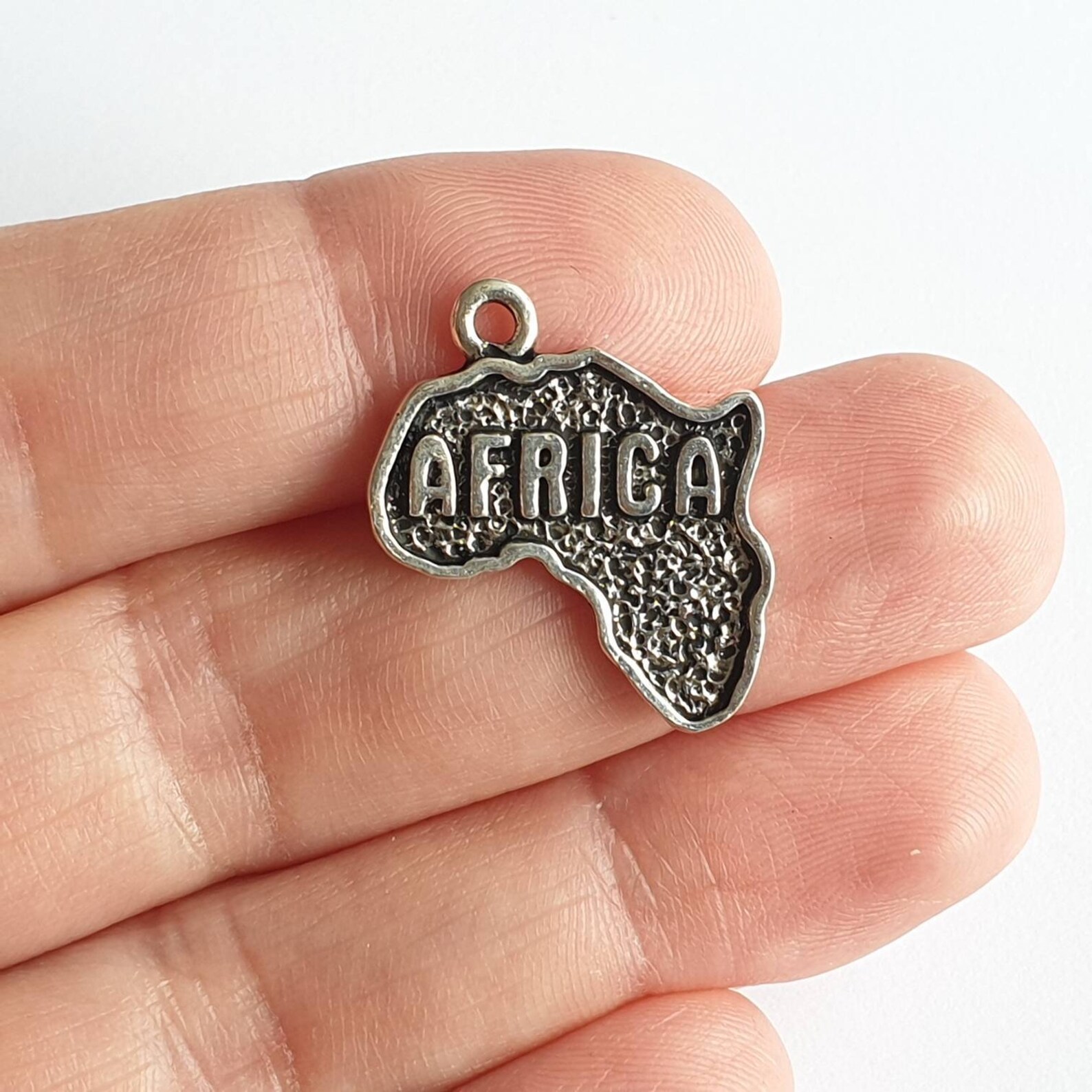 4 piece Africa map charms in antique silver colour. 24x19mm Etsy