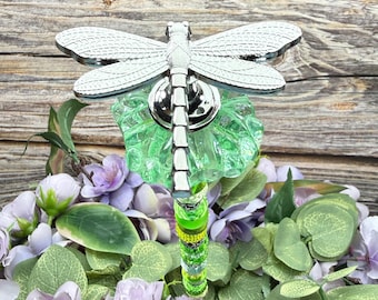 Atrapasueños de vidrio vintage, con detalle de insectos de jardín, decoración natural, reutilizado, reciclado o transformado.