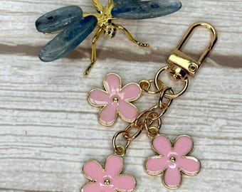Ciondolo per borsa a forma di fiore smaltato: accessorio per borsa a tripla fioritura, finiture dorate - Italia