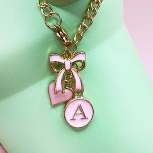 Dije de vaso con inicial personalizada, cadena con lazo y corazón, letra esmaltada personalizada, taza Stanley, regalo elegante para ella (6 colores) Olivia Rodrigo
