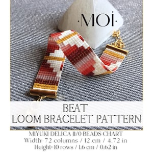 Puede incluir: Una pulsera de telar de cuentas con un patrón de cuentas rojas, blancas y doradas. La pulsera mide 12 cm de ancho y 1,6 cm de alto. La imagen incluye el texto "BEAT LOOM BRACELET PATTERN" y "MOI."