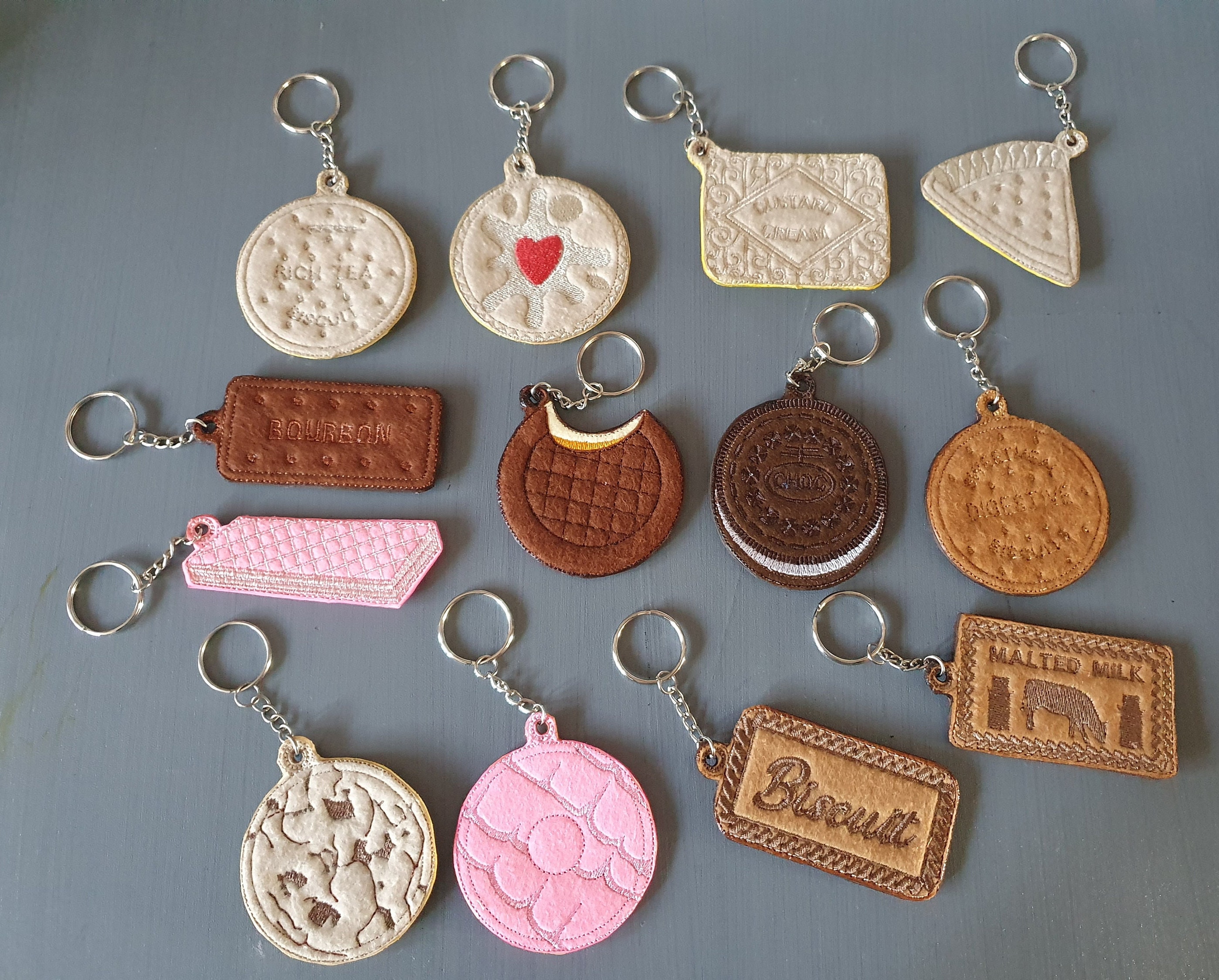 Confezione 3 Portachiavi A Forma Di Biscotto In PVC | Simpatici Ciondoli Per Chiavi, Borse E Zaini | Regalo Per Feste Di Compleanno - 4