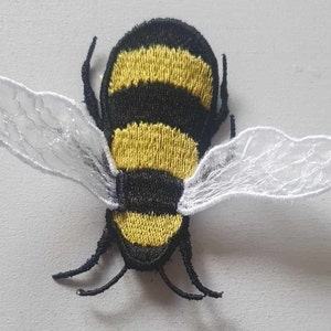 bumble Bee  Embellishment - Embroidered FSL - Freestanding Lace  aprox 8x12cm
