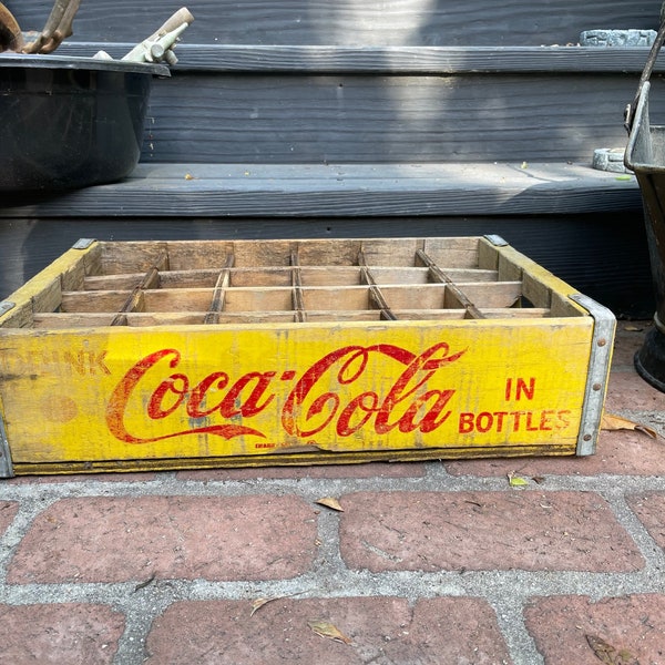 Vintage gele houten Coca Cola krat case w / 24 fles slots RECLAME 1967