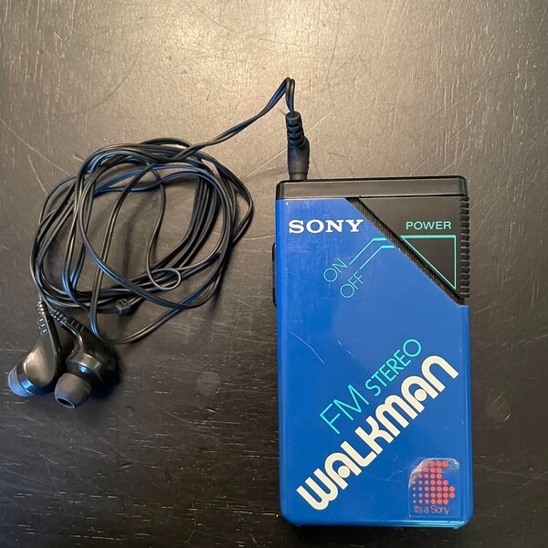 Vintage SONY Walkman Blue FM Stereo SRF-20W w/ Belt Clip & Headphones