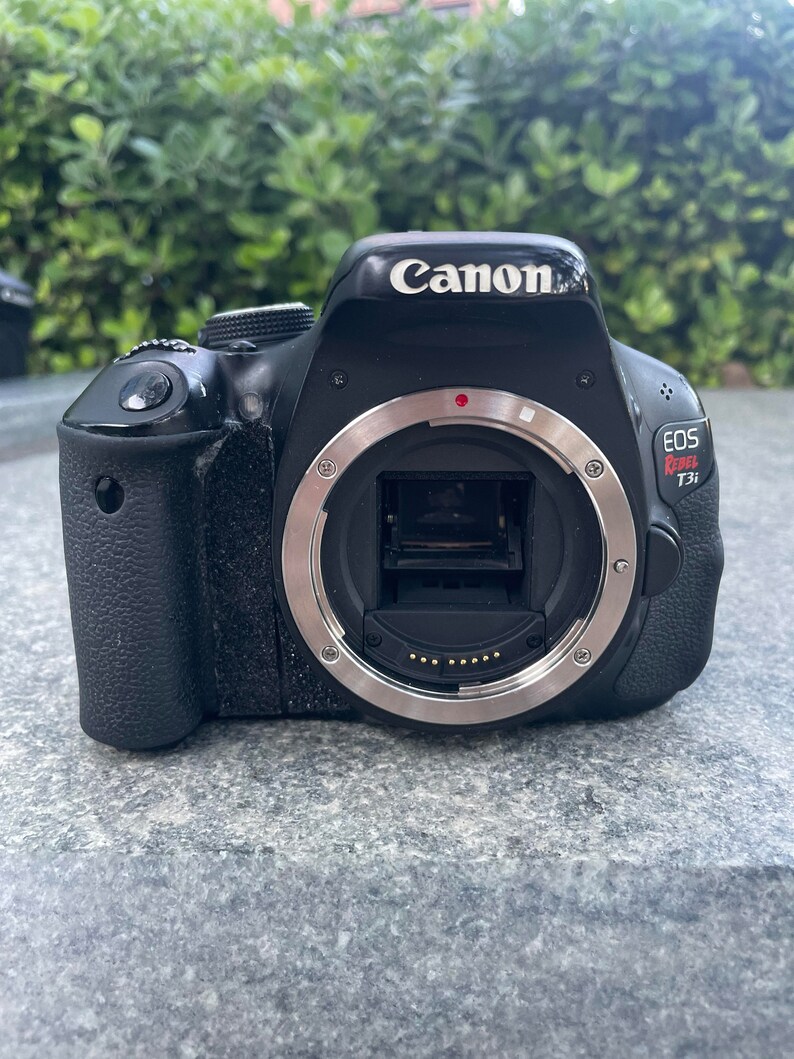 Canon EOS Rebel T5i 18.0MP DSLR Camera Black body Only Battery, Memory