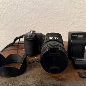 Sony Cyber-shot DSC-F828 8.0MP Digital Camera + Battery Charger Tested & Works READ