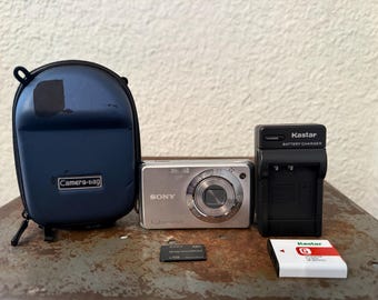 Sony Cyber-shot DSC-W220 12.1MP Digital Camera Kit + Memory Card - Tested READ