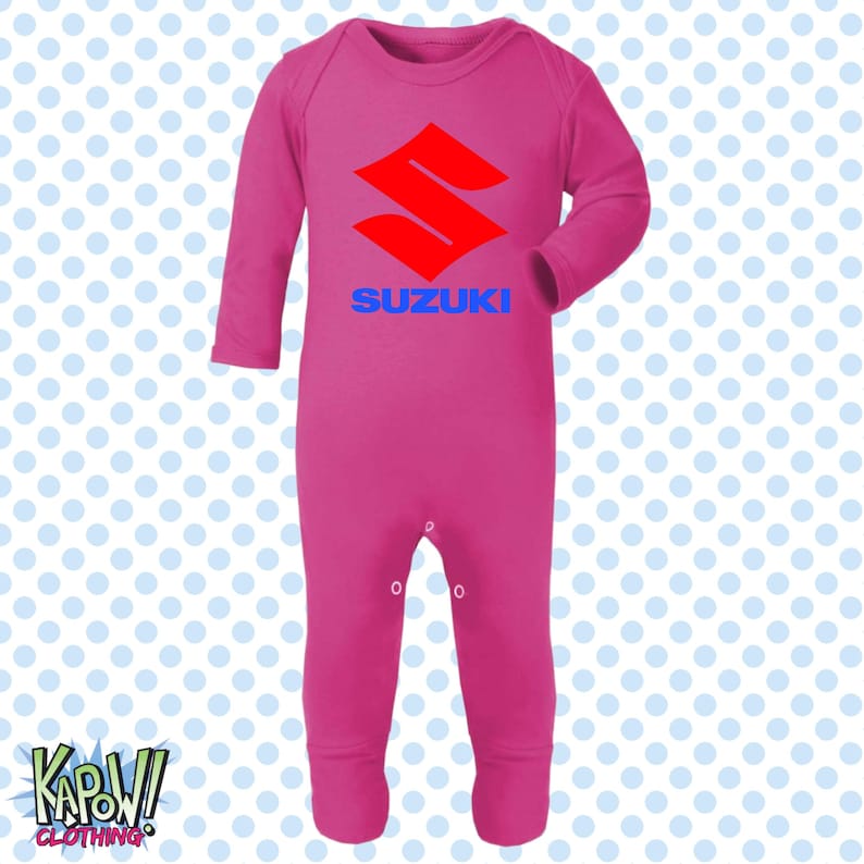 Mono de dormir para bebé, diseño de motocicleta Suzuki, motociclista, motociclista, superbikes clásicas, MotoGP, regalo para recién nacido, 0-3 meses, 3-6 meses, 6-12 meses, 10 colores, 100 % algodón. Dark Pink/Cerise