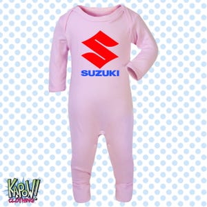 Mono de dormir para bebé, diseño de motocicleta Suzuki, motociclista, motociclista, superbikes clásicas, MotoGP, regalo para recién nacido, 0-3 meses, 3-6 meses, 6-12 meses, 10 colores, 100 % algodón. Baby Pink