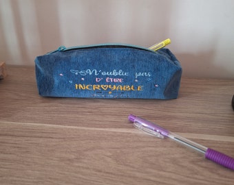 Trousse brodée à personnaliser avec un Prénom, Surnom pour y mettre le stylo