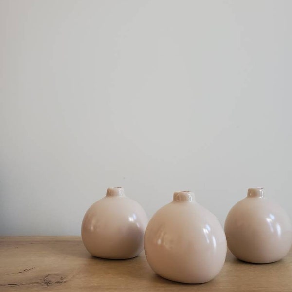 Minimalist Ceramic Bud Vase, glossy bud vase, vase for dried flowers