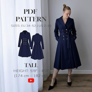 Può includere: Un trench blu navy a doppio petto con colletto ampio, maniche lunghe e cintura da annodare. L'immagine mostra un cartamodello PDF per le taglie EU 34-52 o US 2-20, progettato per altezze comprese tra 174 cm e 182 cm.