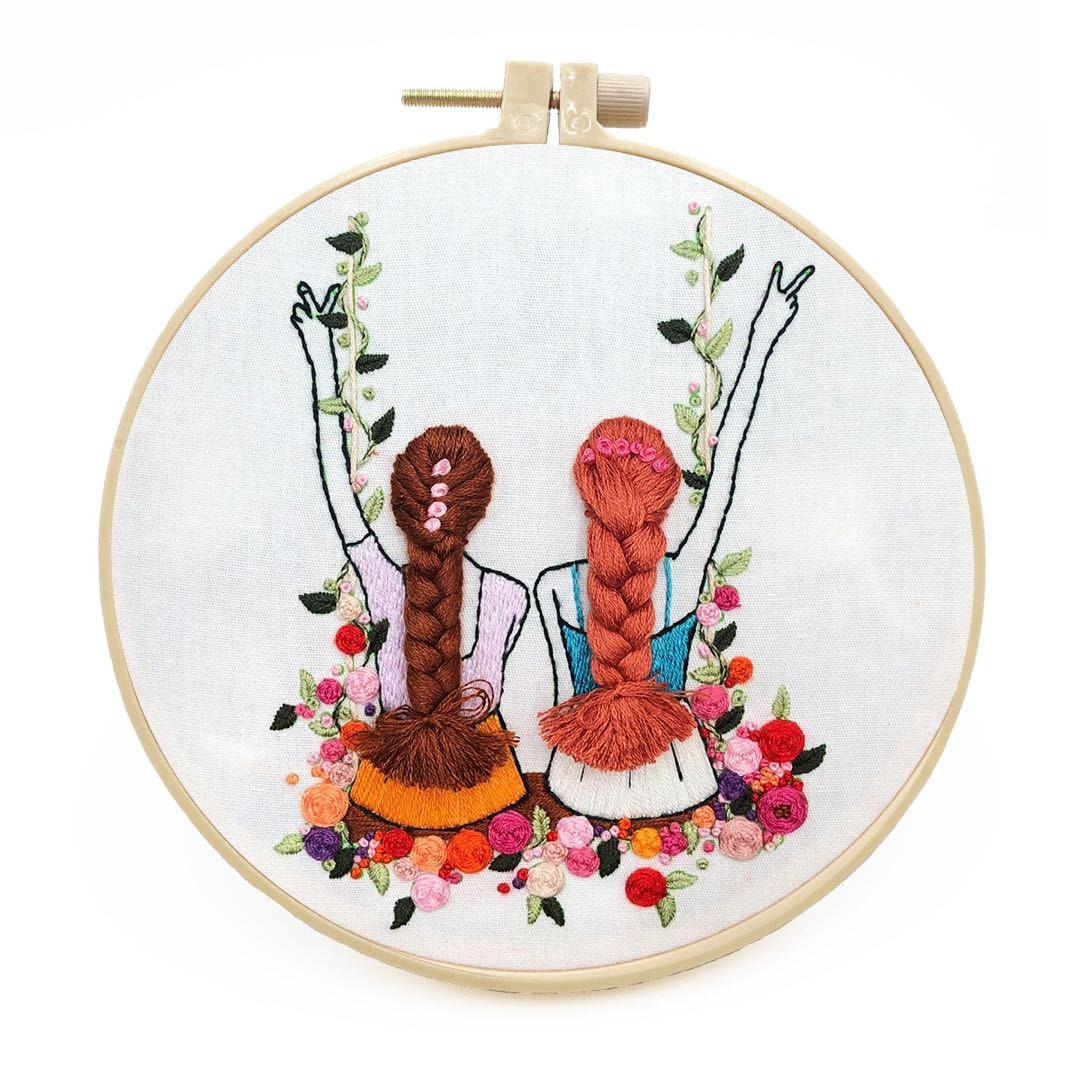 Embroidery Hoop Love Art Using the Stem Stitch - Adventures of a DIY Mom