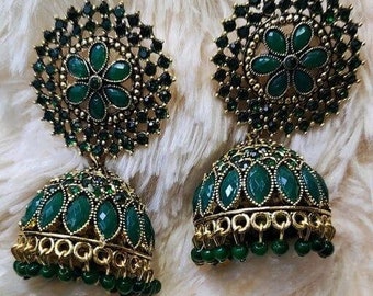 Jhumka vert/boucles d'oreilles dorées/boucles d'oreilles jhumka indiennes/bijoux en or/boucles d'oreilles fleur dorées/jhumka avec moti blanc/jhumka/jhumkas/mariage