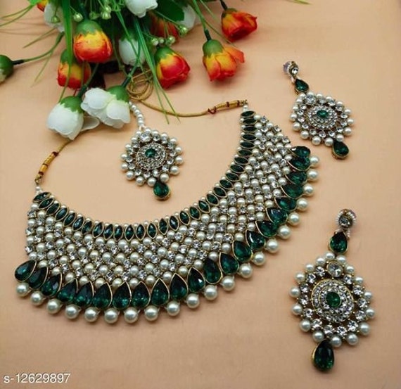 Buy Elegant Floral Green Choker Necklace Set Online. – Odette