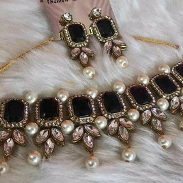 Ras de cou de créateur en pierre noire, collier de perles ras du cou Kundan, collier, collier avec boucles d'oreilles, bijoux en perles, cadeau Rakhi pour soeur
