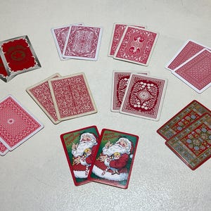 18 cartas de baralho vermelhas e de Natal - algumas vintage - padrões diferentes / cartas alteradas / suprimentos de diário de lixo / cartas de baralho vintage / itens efêmeros