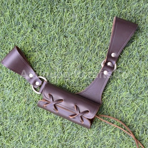 Handgefertigter Schwerthalter aus Leder: Mittelalter inspiriertes Gürtel-Accessoire