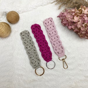 Crochet pattern Wristlet, Keychain, English (US Terms) & Swedish