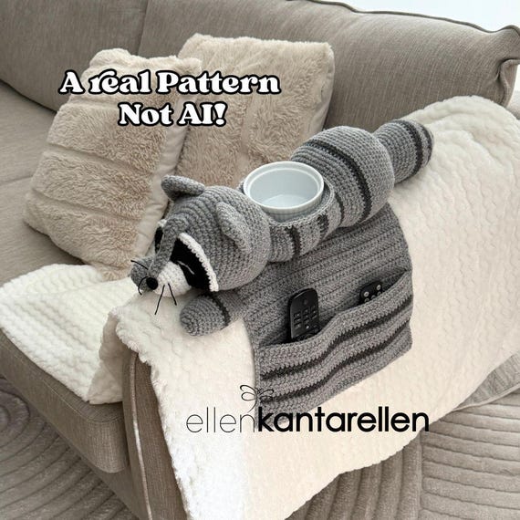 Crochet pattern Raccoon Sofa Organizer, arm rest Organizer, couch Caddy, English US Terms & Swedish