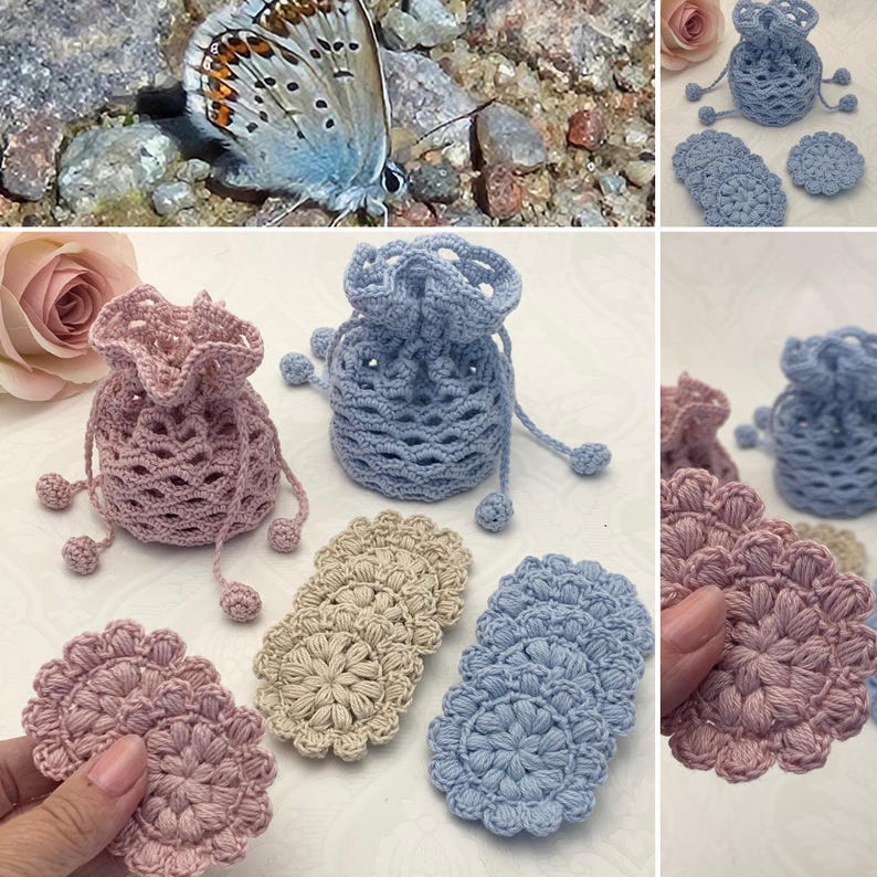 Puede incluir: Conjunto de bolsas de cord&oacute;n y posavasos redondos de ganchillo en rosa, azul y beige. Las bolsas tienen un delicado patr&oacute;n de encaje y est&aacute;n adornadas con peque&ntilde;os pompones. Los posavasos tambi&eacute;n est&aacute;n hechos a ganchillo y presentan un dise&ntilde;o floral.