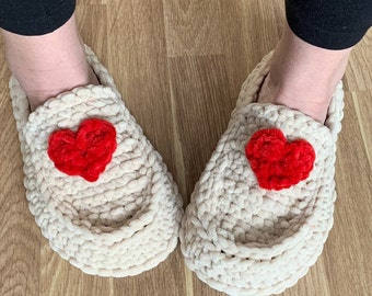 Crochet pattern adorable Slippers with Heart, English US Terms & Swedish