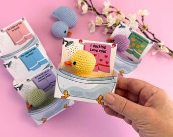 Super cute No Sew Rubber Ducky Crochet pattern + Printable Holders (15 different)