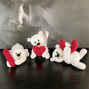 Crochet pattern Valentines Day Bears saying I Love U, English US Terms & Swedish