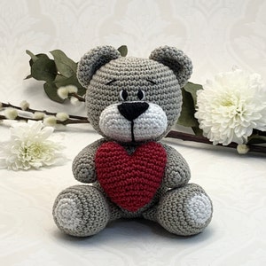 Crochet pattern Valentines Day Teddy Bear, English US Terms & Swedish, Virkmönster Alla Hjärtans Dag-Nalle