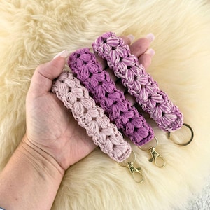 Crochet pattern Wristlet Poppy, English US Terms & Swedish