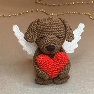 Crochet pattern Lovely Dog Angel on his knees holding a heart, English US Terms & Swedish, Virkmönster Söt Hundängel på knä