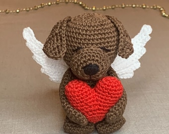 Crochet pattern Lovely Dog Angel on his knees holding a heart, English US Terms & Swedish, Virkmönster Söt Hundängel på knä