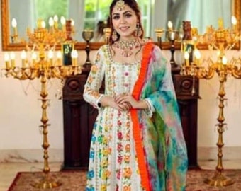 WOMEN'S GREEN FLARED GOWN WITH PALAZZO PANT AND DUPATTA main image 0